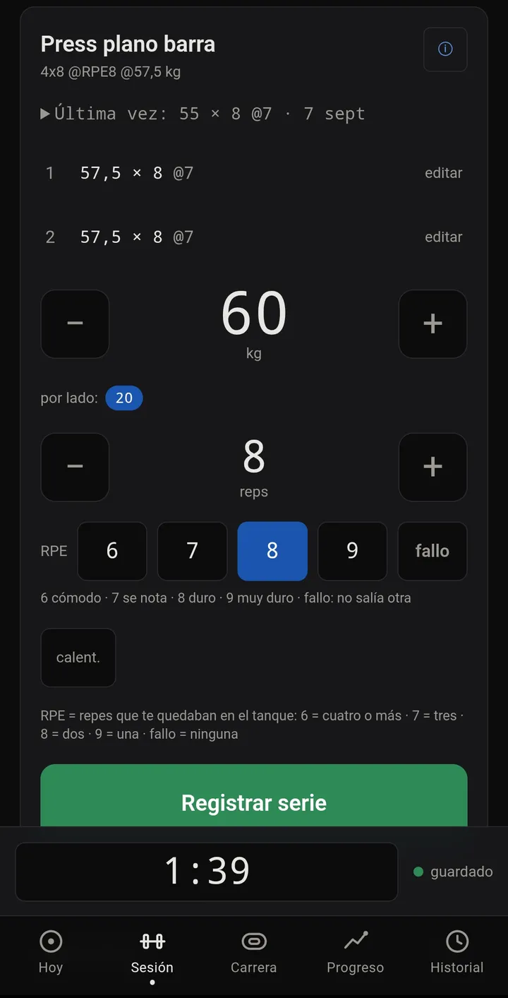 Registro de una serie de press plano con barra: 60 kg, 8 repeticiones, RPE 8, los discos por lado y el temporizador de descanso